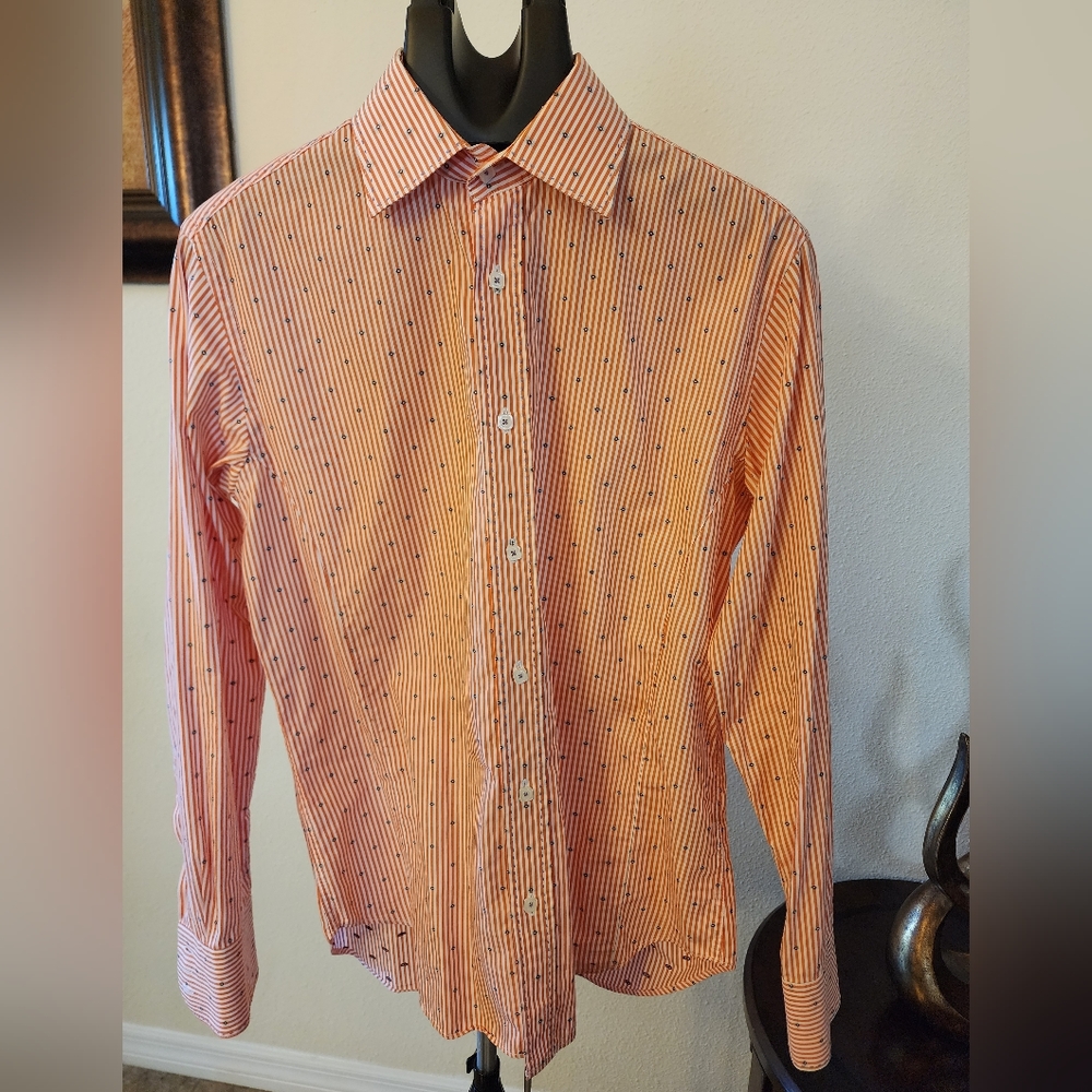 Bugatchi men long sleeve buttons down shirt.